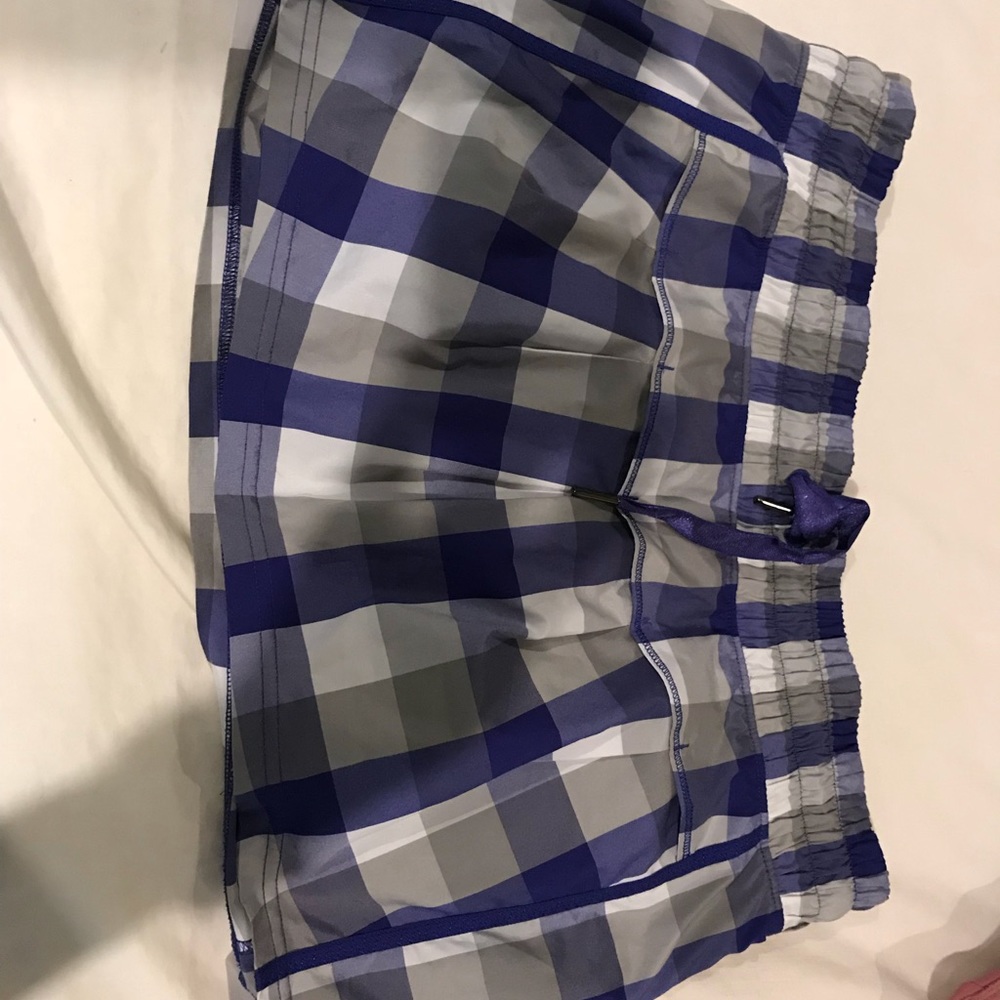 Size 10 lululemon skirt